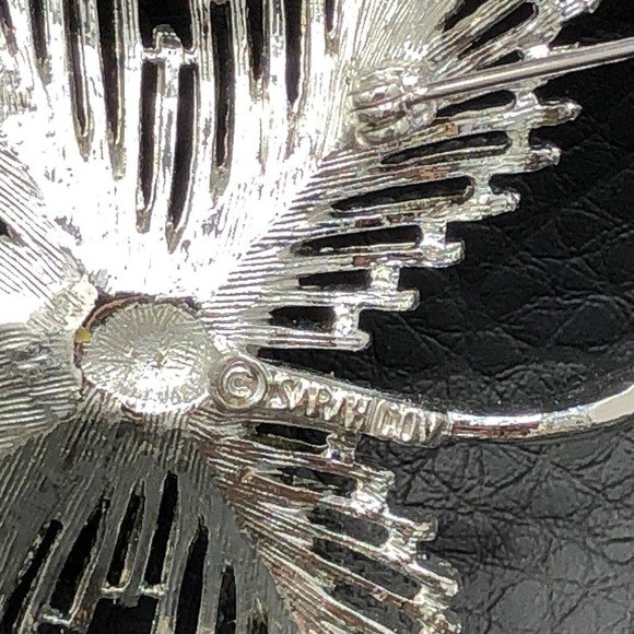 Vintage Sarah Coventry Leaf Brooch Feathery Textured Silver Tone Maximalist Pin0 - Picture 5 of 7